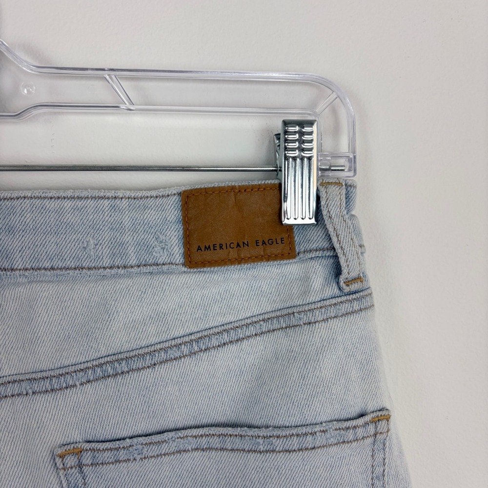 American Eagle Stretch Mom Short Light Wash Cuffed Distressed Festival Size 6 - Picture 7 of 11